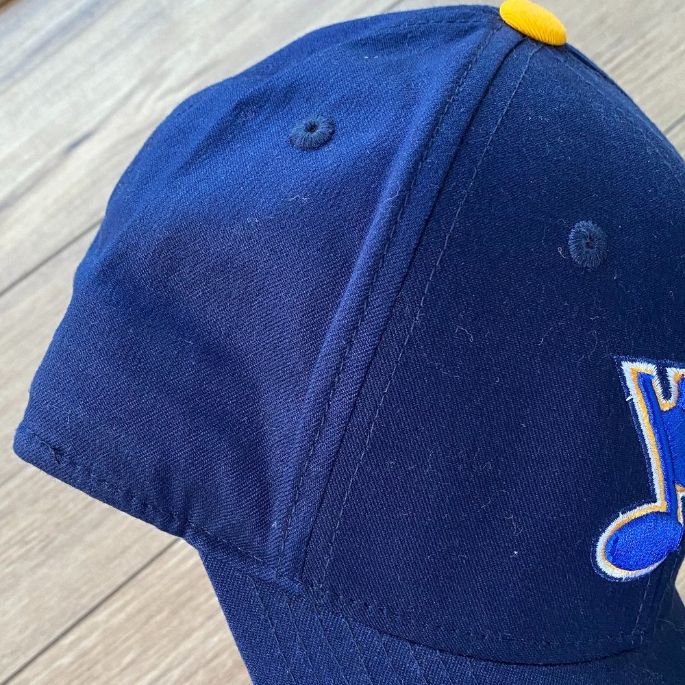 St. Louis Blues NHL Jacket (Medium) and Reebok Hat (One Size) - Picture 10 of 11
